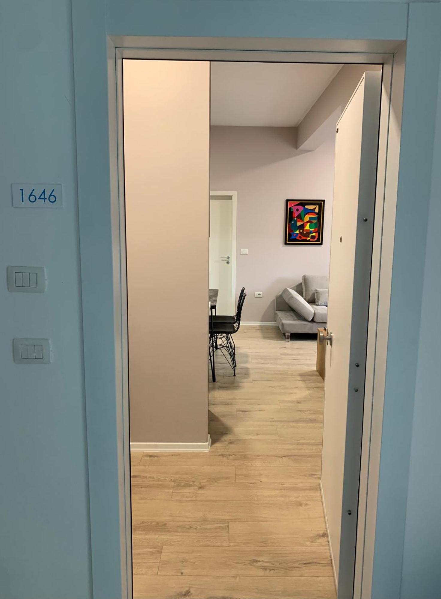 Lovely 1-Bedroom Condo In Tirana Wifi-Netflix-Ac エクステリア 写真